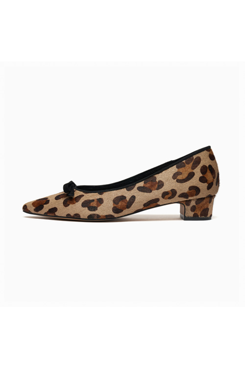 Leopard pattern shoes