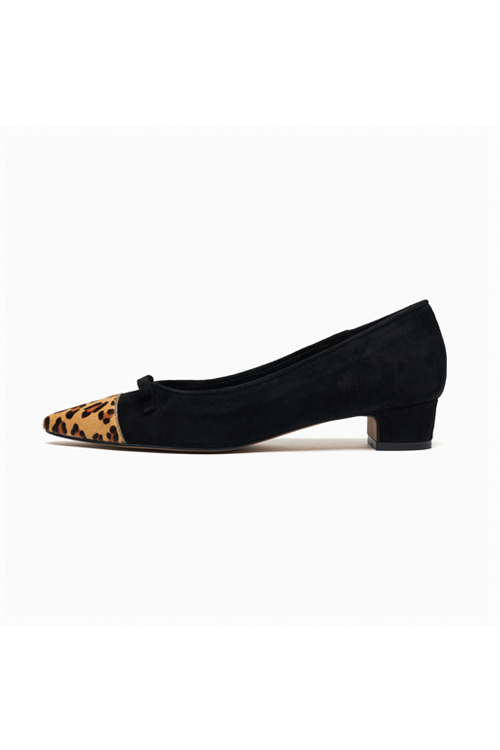 Point leopard shoes